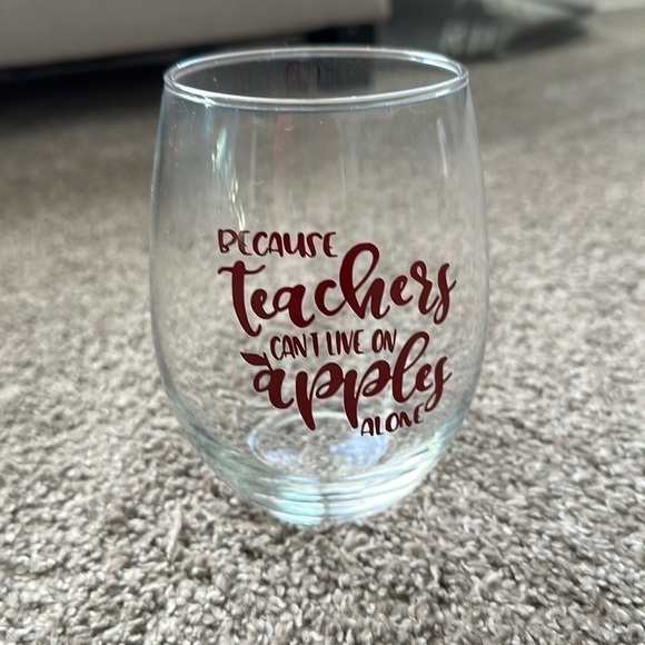 𝅺WINE Glass - 'Because Teachers Can't Live On Apples Alone' - Picture 1 of 1